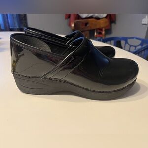 Dansko solid black size 40 9.5 women’s healthcare shoes